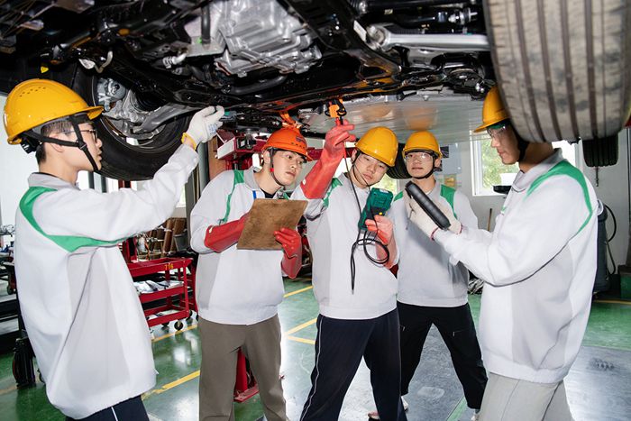 2新能源汽车制造与检测2.jpg 2新能源汽车制造与检测2.jpg